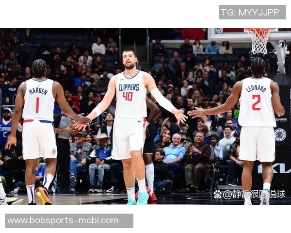 鲍威尔称赞小米切尔为防守核心应当入选最佳防守阵容